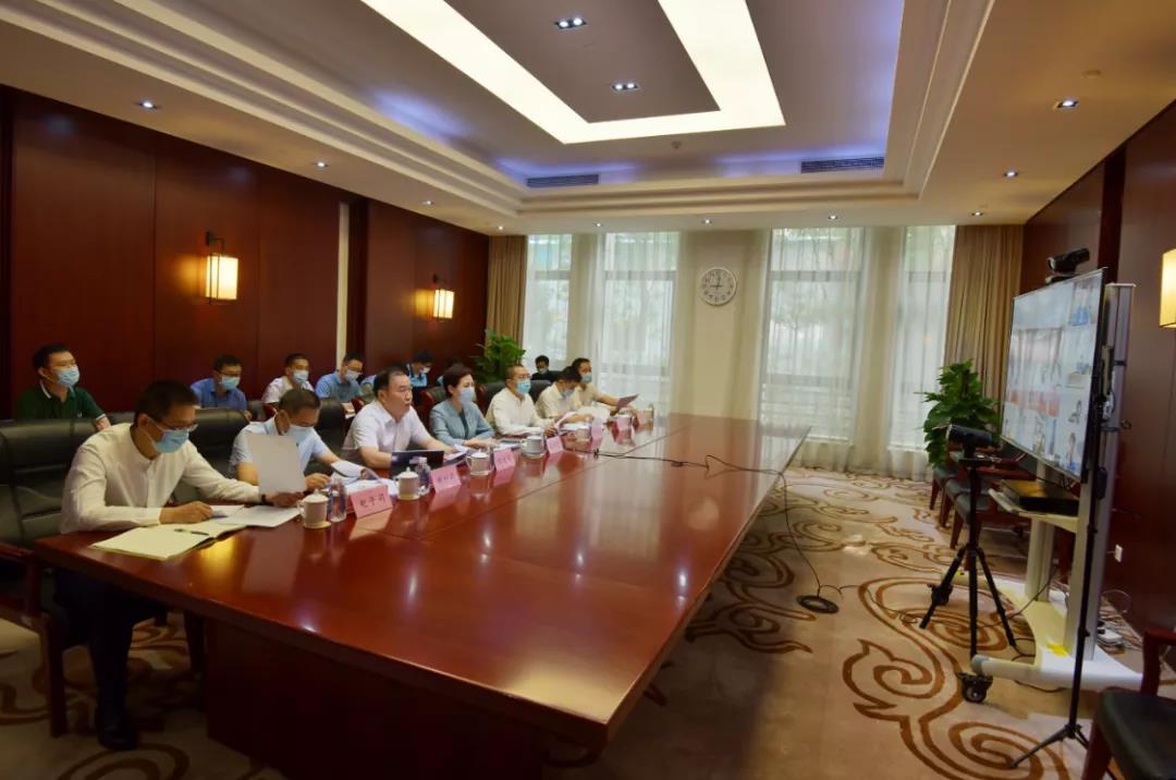 工(gōng)業(yè)和(hé)信息化部召開(kāi)“促進新一代信息技術(shù)與制(zhì)造業(yè)深度融合 加快制(zhì)造業(yè)數字化轉型”重點建議提案辦理(lǐ)工(gōng)作座談會(huì)